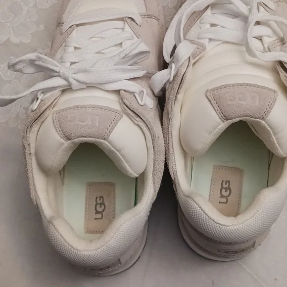 UGG size 11 men's cream and tan casual platfrom sneakers.